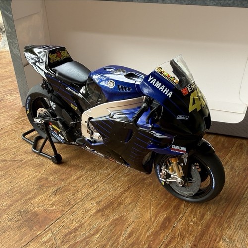 Motogp valentino rossi - valentino, yamaha